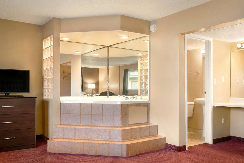 Super 8 By Wyndham Millbury/Toledo Ξενοδοχείο Δωμάτιο φωτογραφία